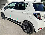 Модельні молдинги на двері для Toyota Yaris III 5dr 2010-2013