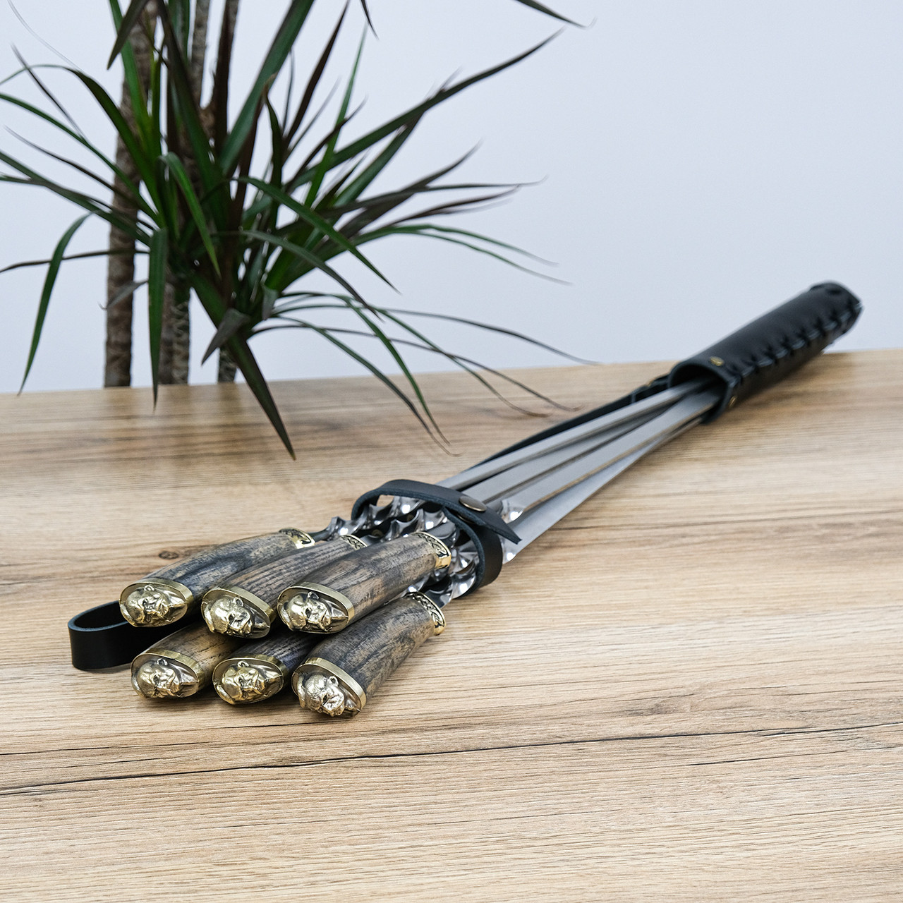 Набір шампурів з 6 штук «Козаки» з бронзовими ручками у етнічному сагайдаку Гранд Презент GPNSH70153