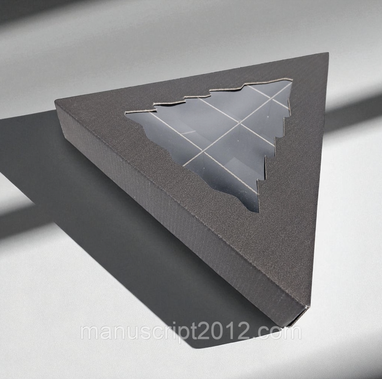 Коробка трикутна для наборів горіхів, сухофруктів (250х245х45мм.) чорна