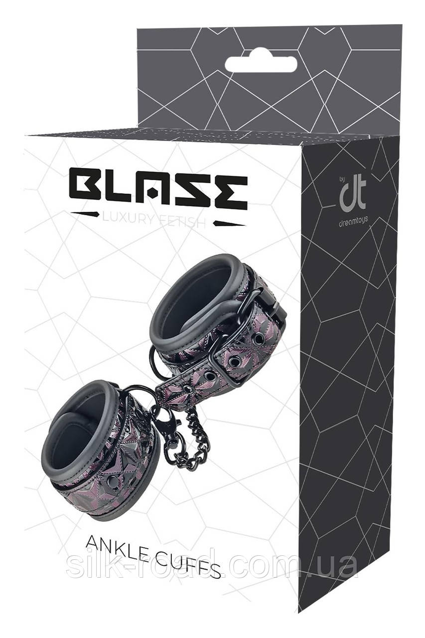 Поножі з фіолетовим тисненням Dream toys BLAZE Luxury Fetish на ланцюжку чорного кольору