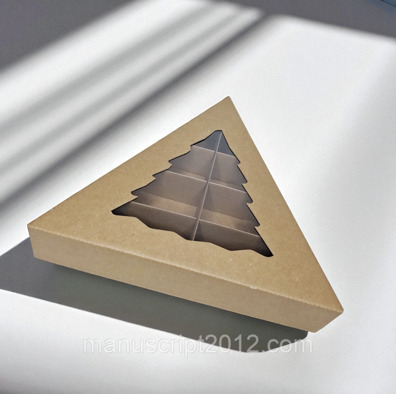 Коробка трикутна для наборів горіхів, сухофруктів (250х245х45мм.) крафт