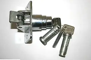 Замок багажника 2102, 2121 з личинками