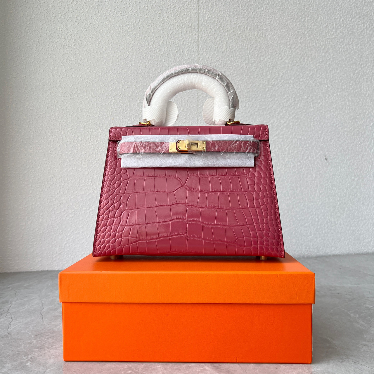Шкіряна сумка з однією ручкою фактура крокодил 22см КТ-813-22 Малинова, фото 1
