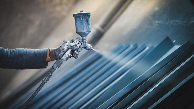 Процес фарбування металу