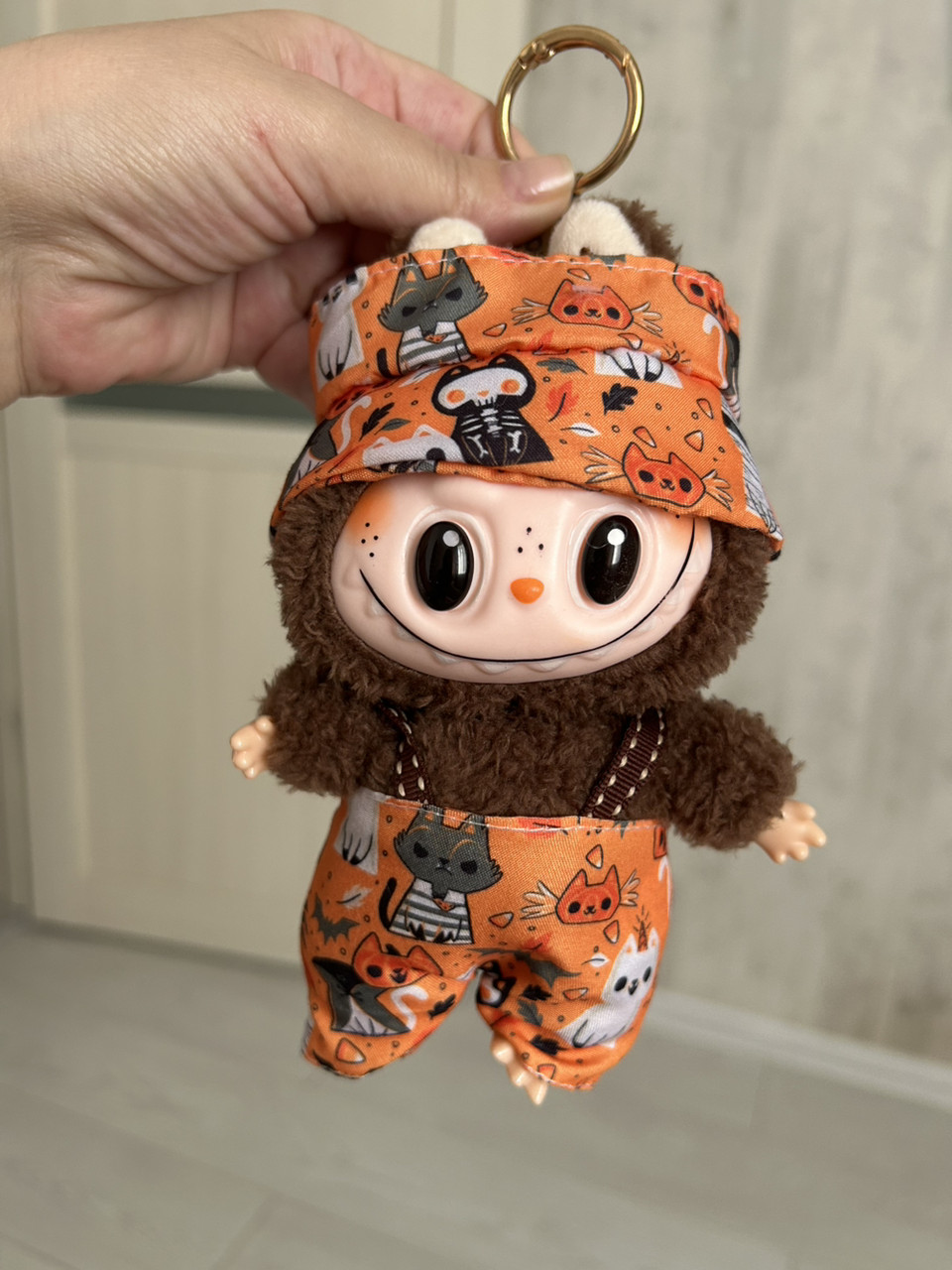 М'яка іграшка Labubu в одязі Лабубу Pop Mart з колекційною фігуркою The Monsters Labubu 15 см оптом