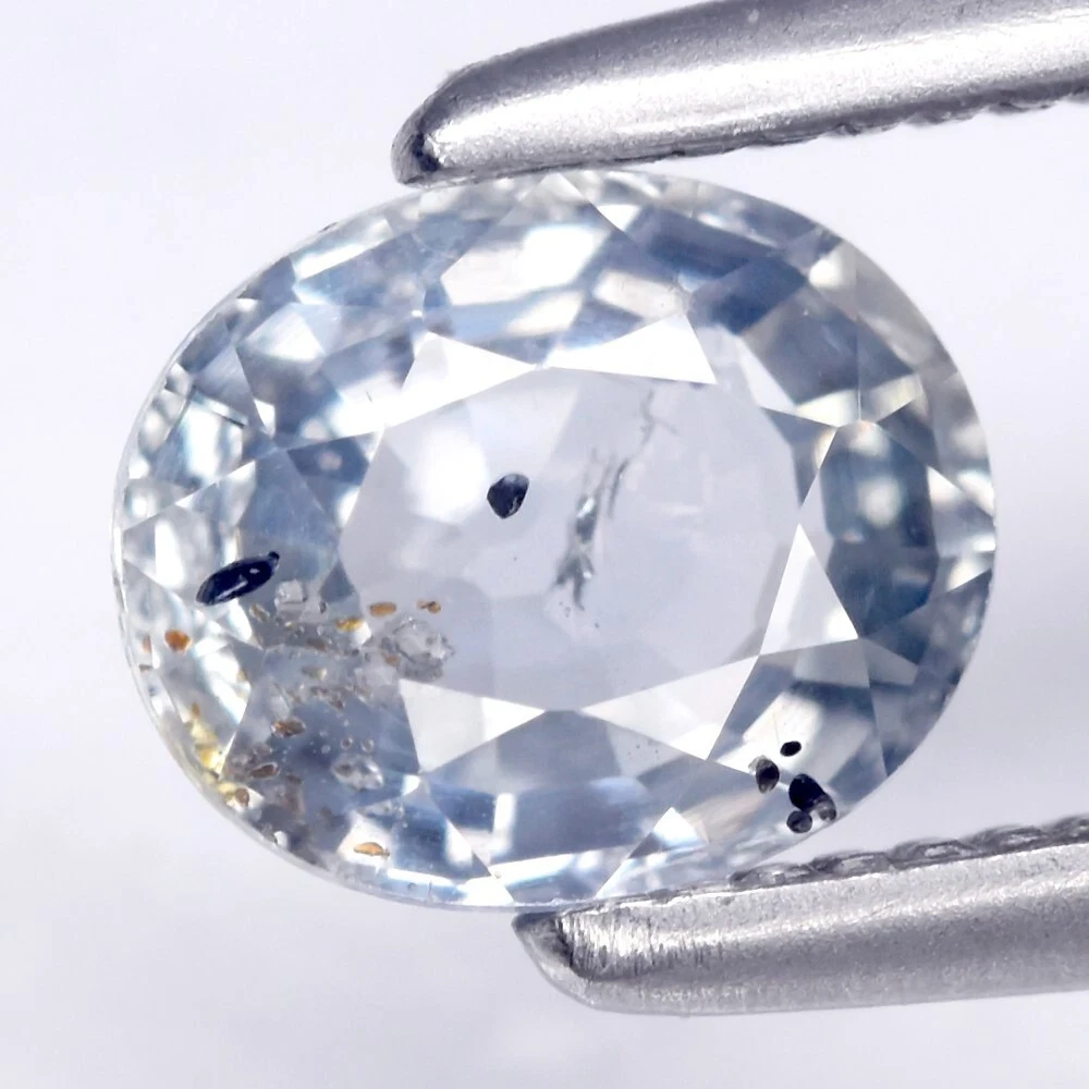 0.65 кт. Природний блакитно-зелений сапфір. Без оброблення.