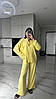 Жовтий жіночий трендовий літній костюм-двійка з креп жатки: сорочка на ґудзиках та широкі штани-кльош, фото 2