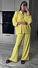 Жовтий жіночий трендовий літній костюм-двійка з креп жатки: сорочка на ґудзиках та широкі штани-кльош, фото 5
