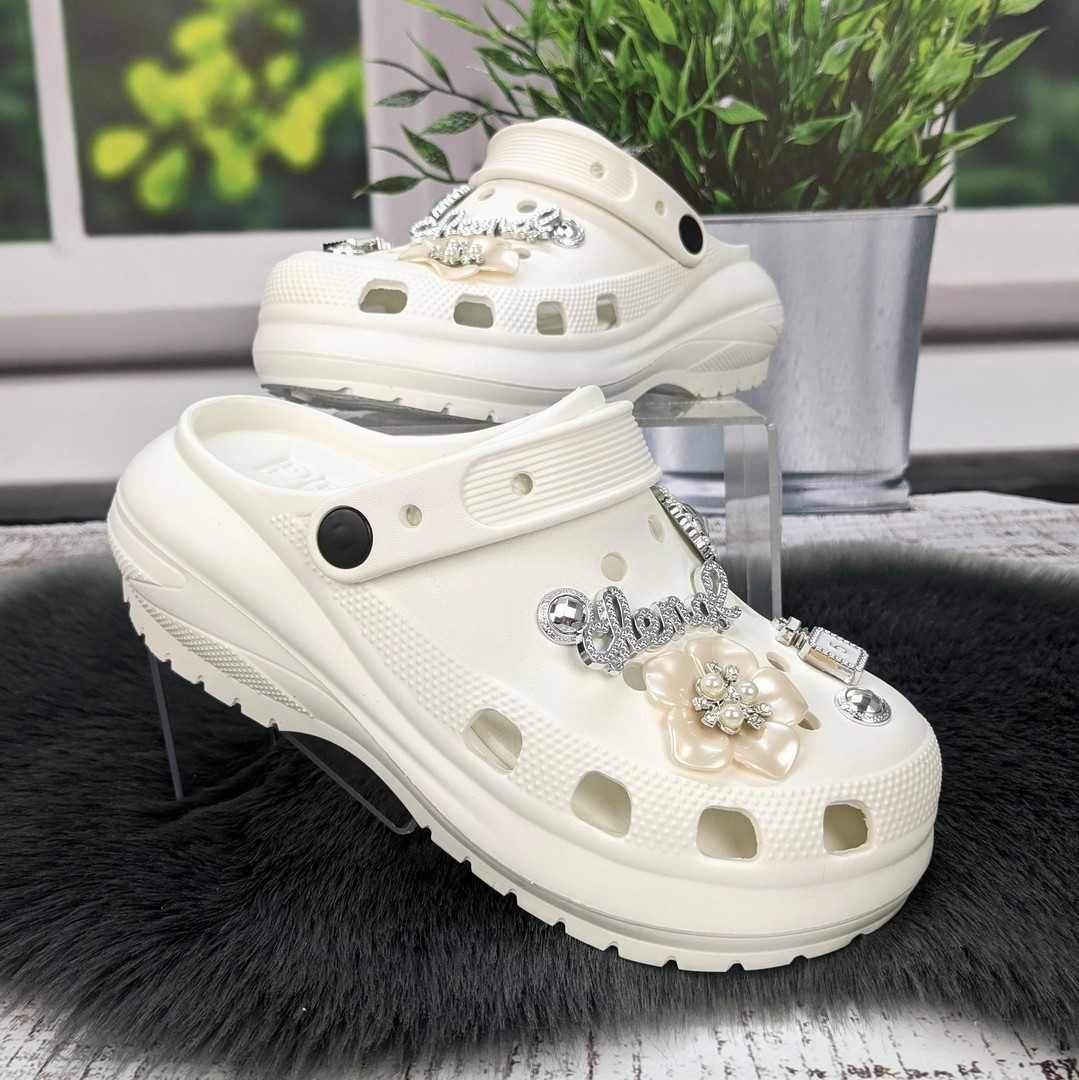 Крокси жіночі Progress білі з джибітсами на платформі 4868