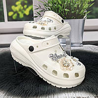 Крокси жіночі Progress білі з джибітсами на платформі 4868