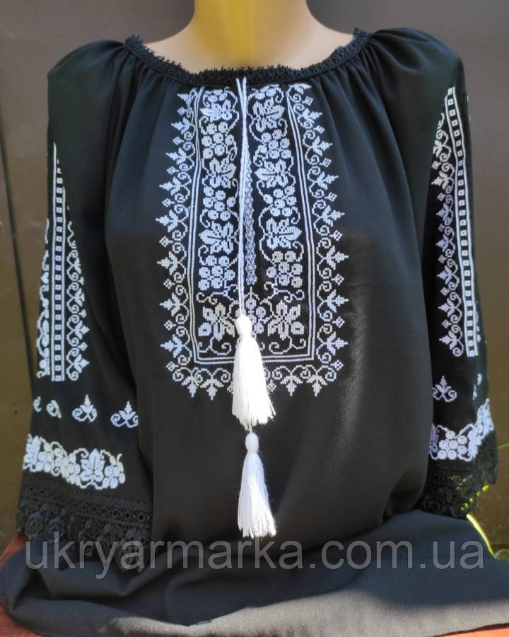 Чорна жіноча вишиванка з коротким рукавом  "Лоза"