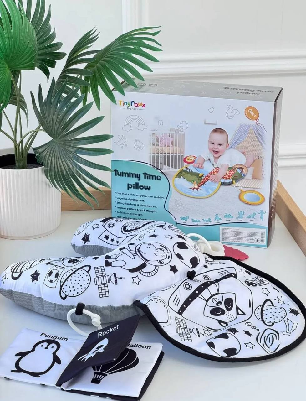 Розвиваюча дитяча подушка чорно - білий килимок для немовляти ZL 2408 з книжечкою, фото 1