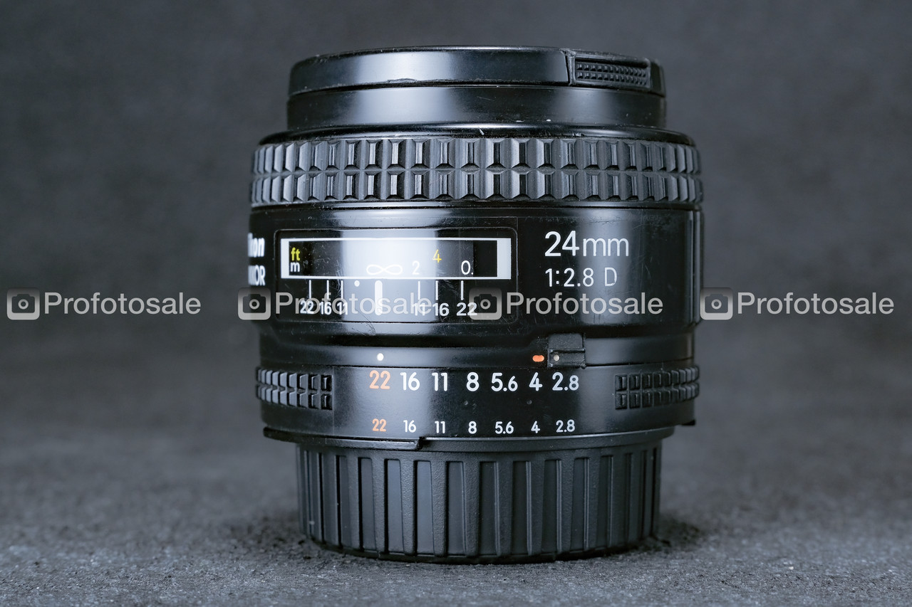 Об'єктив Nikkor AF 24mm f/2.8D