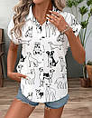Жіноча блузка з принтом собак  біла з коротким рукавом, фото 2