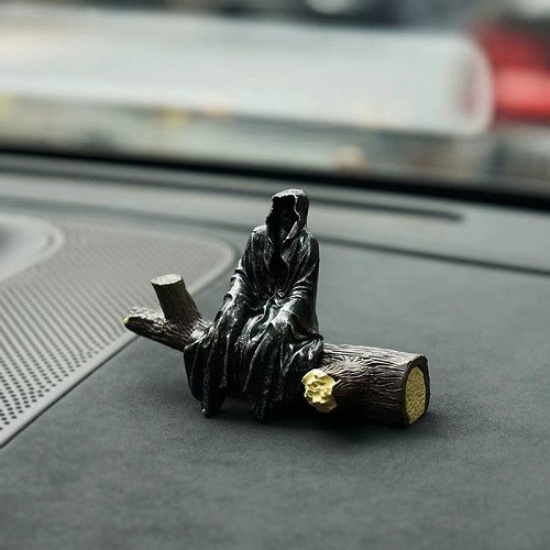 Автомобільна декоративна прикраса, що сидить, в готичному стилі зі смоли Жінець Володаря Тайн