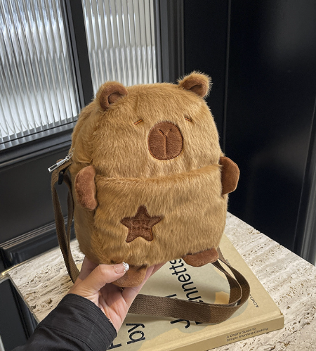 Сумка плюшева Капібара Capybara з кишенею через плече крос-боді 21x6x18 коричнева