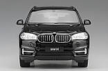 Масштабна модель автомобіля BMW X5 1:24 чорна колекційна модель з деталізацією салону та рухомими колесами, фото 3
