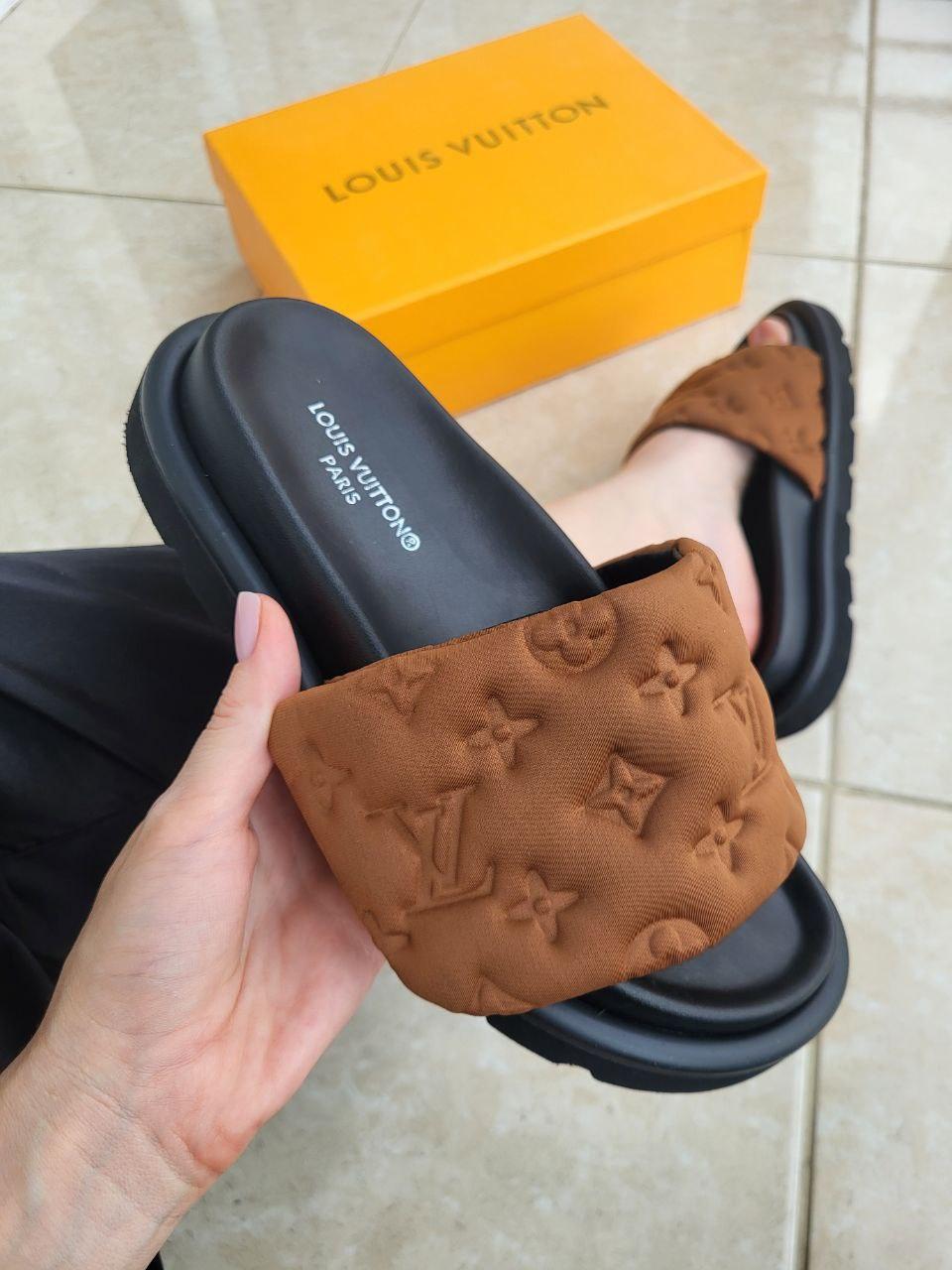Коричневі шльопанці жіночі Louis Vuitton Pillow Sunset Flat Sandal. Модні літні шльопки жіночі Луі Віттон., фото 1