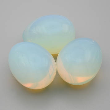 Яйце сувенір з натурального каменю Місячний камінь d-40х30+-мм