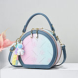 Дитяча сумочка для дівчинки кругла з брелоком, Кругла дитяча сумочка різнокольорова, фото 3