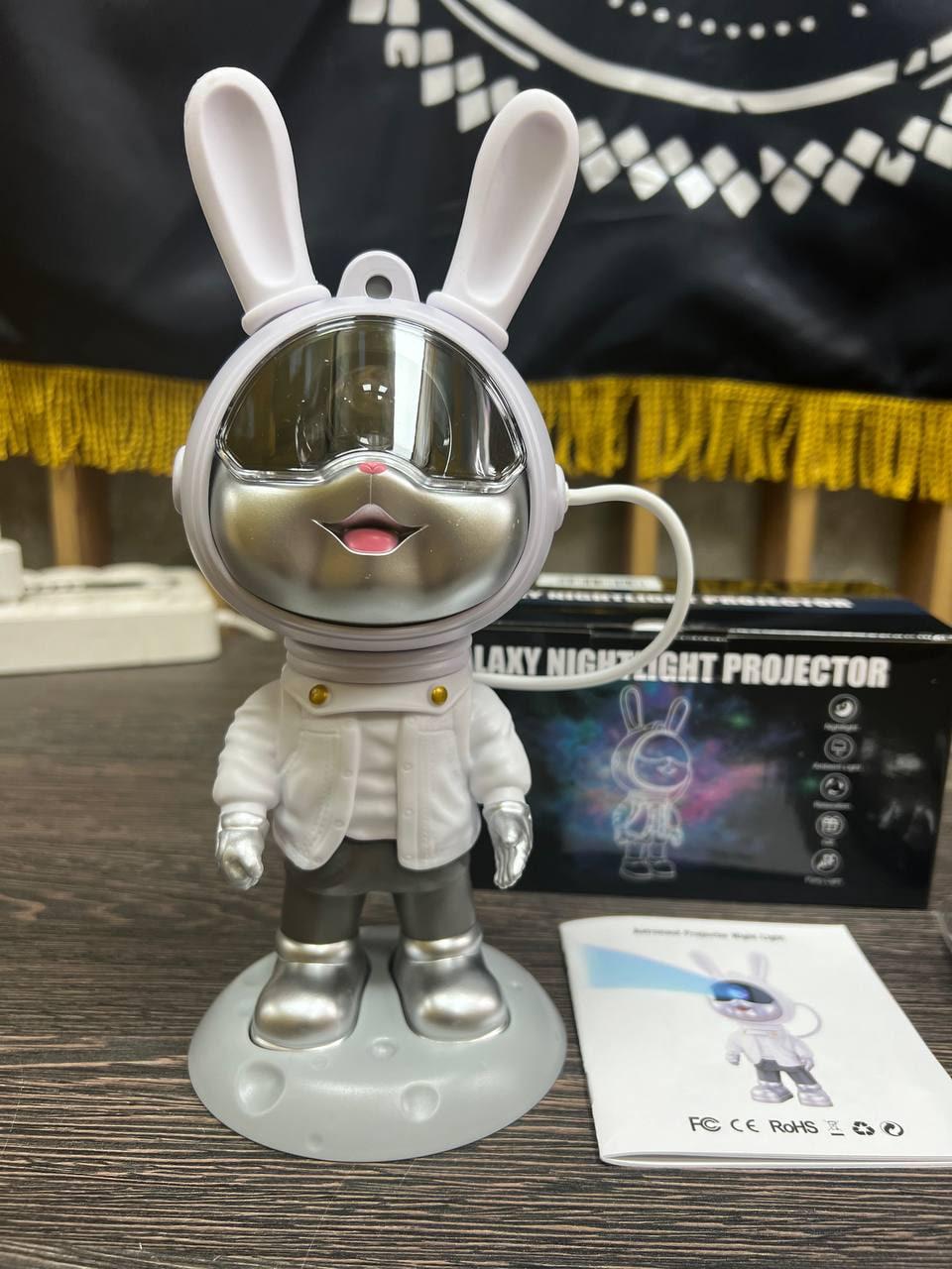 Нічник зоряне небо – Стокове зображення Заєць космонафт / Moon Bunny з пультом, фото 1