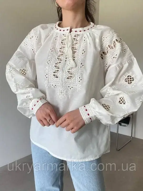 Біла жіноча сорочка з білою вишивкою  "Полузір'є"