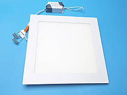 Світлодіодний світильник стельовий врізний квадратний 12W 4100K метал