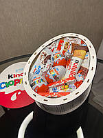 Подарунковий Кіндер-бокс «Kinder Surprise» | Набір солодощів у дерев’яній коробці