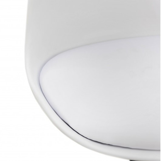 Компьютерный стул Эльф белый — кожзам, металл, газлифт Компьютерный стул Эльф белый с металлическим каркасом и кожзамом, регулируемый по высоте