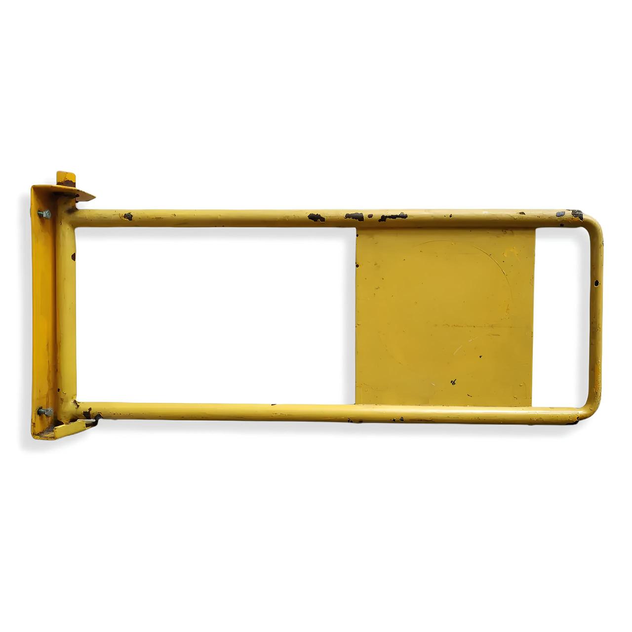 Б/В Жовті металеві турнікети до магазину без стійки 66х26 см. Хвіртка для магазину. Прапорці для магазину, фото 1