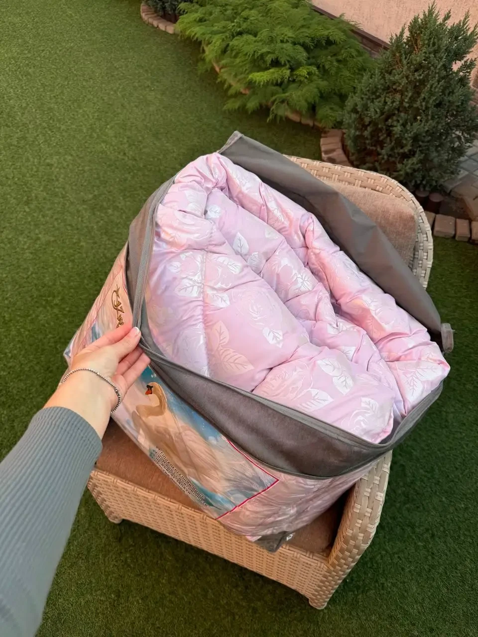 Ковдра Королева Снів Євро Лебединий пух 195×210 см, гіпоалергенна, легка та тепла, фото 1