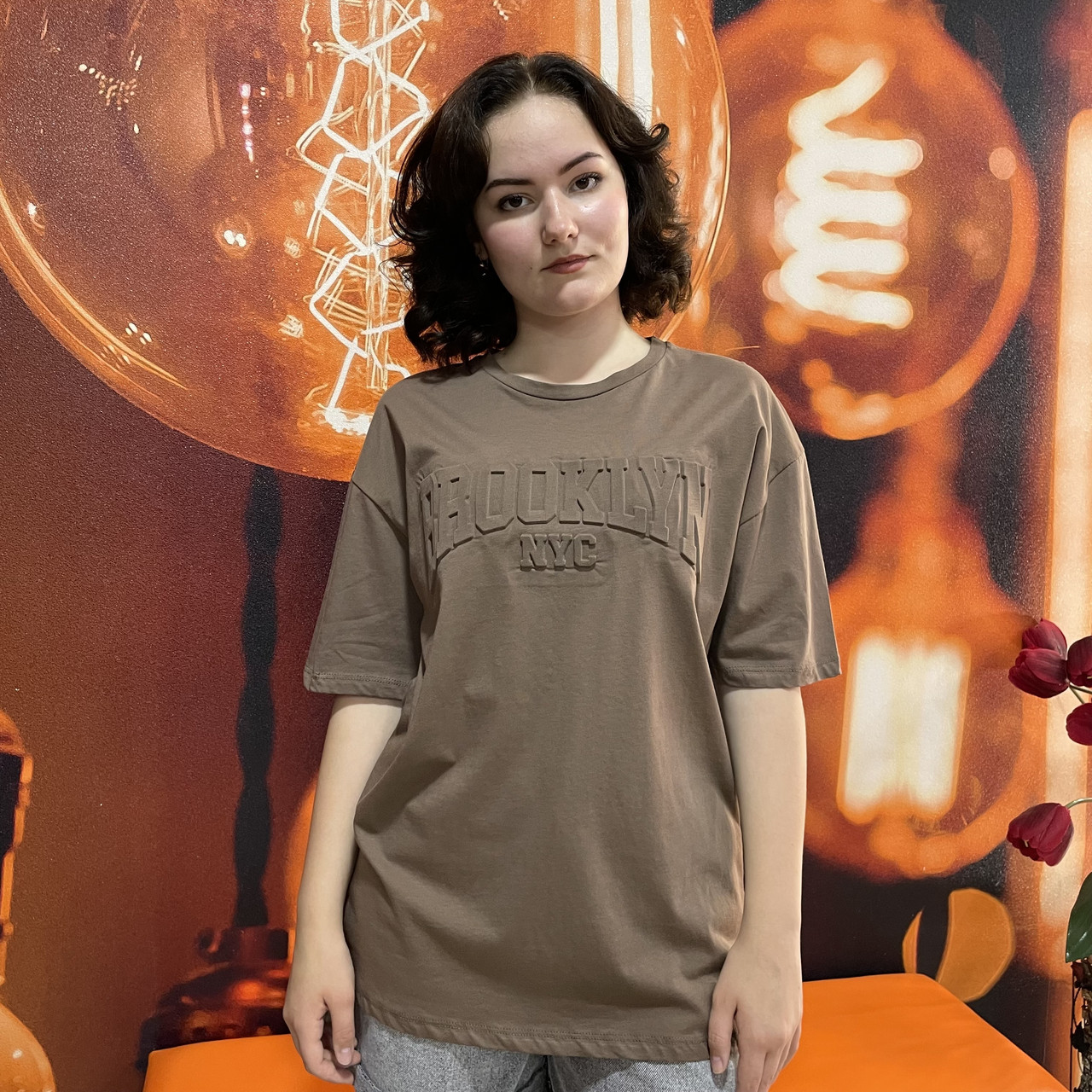 Футболка жіноча коричнева довга з написом Brooklyn, фото 1