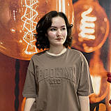 Футболка жіноча коричнева довга з написом Brooklyn, фото 5