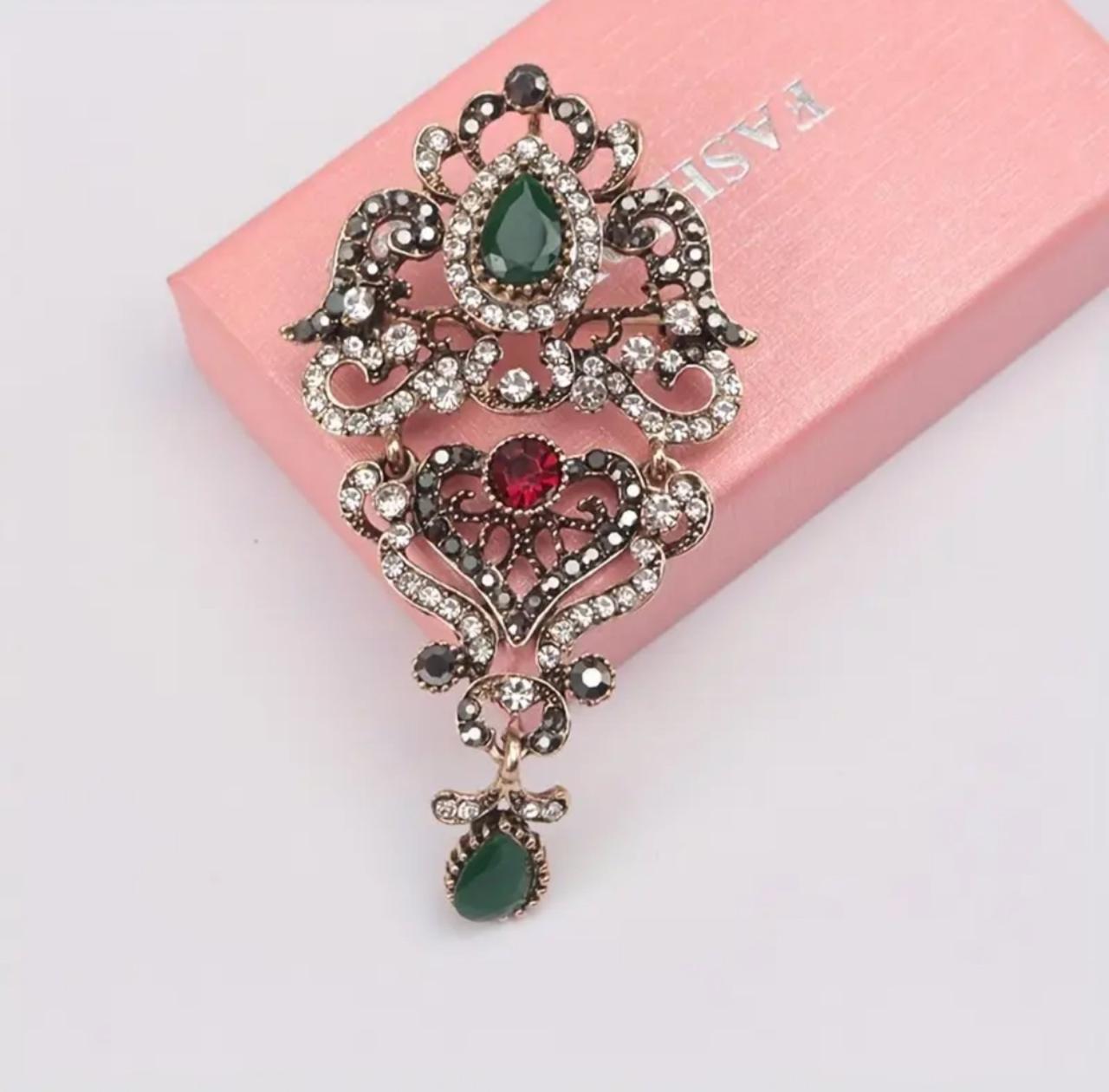 Вінтажна брошка з кристалами та ажурним візерунком BRS050, фото 1