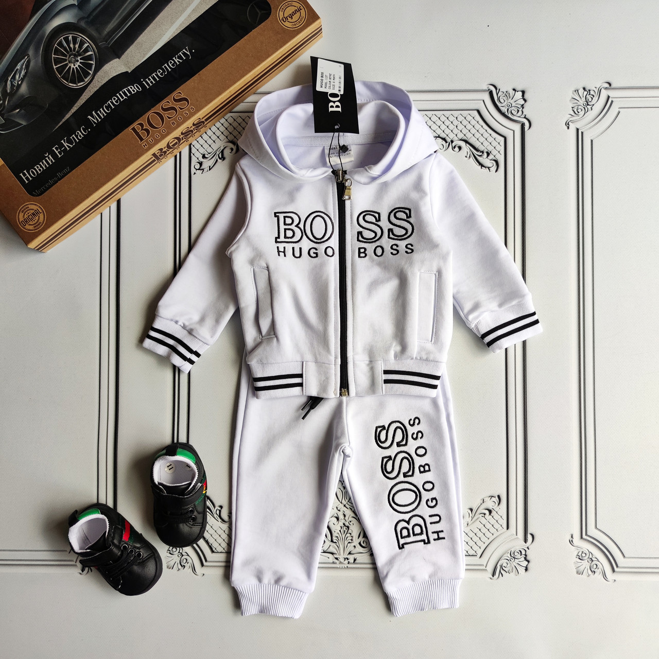 Дитячий білий спортивний костюм з капюшоном Босс  для новонароджених