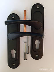 Ручка дверна  на планці  Аріко  міжось 55 мм чорна