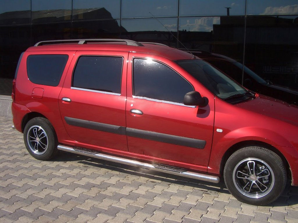 Бічні пороги труби на Dacia Logan MCV 2004-2014 Підніжки труби Дачія Логан МЦВ D60 з пластиковими накладками