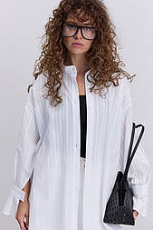 Жіноча літня сорочка з батисту з воланами на манжетах