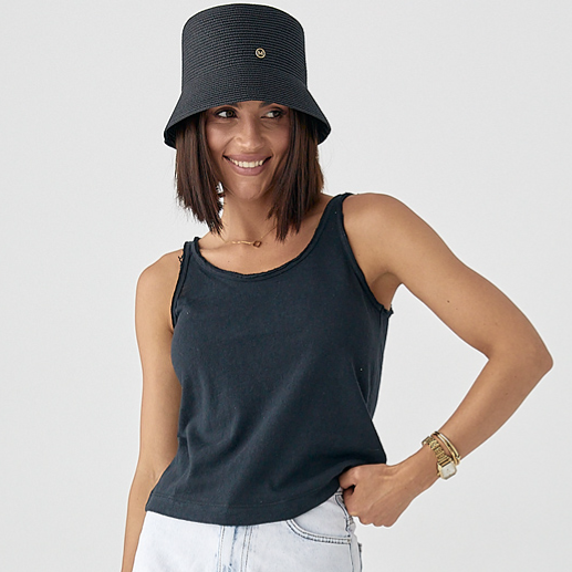 Однотонна жіноча майка з необробленою окантовкою чорна спортивна майка на літо розмір S, фото 1