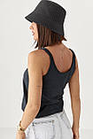 Однотонна жіноча майка з необробленою окантовкою чорна спортивна майка на літо розмір S, фото 4