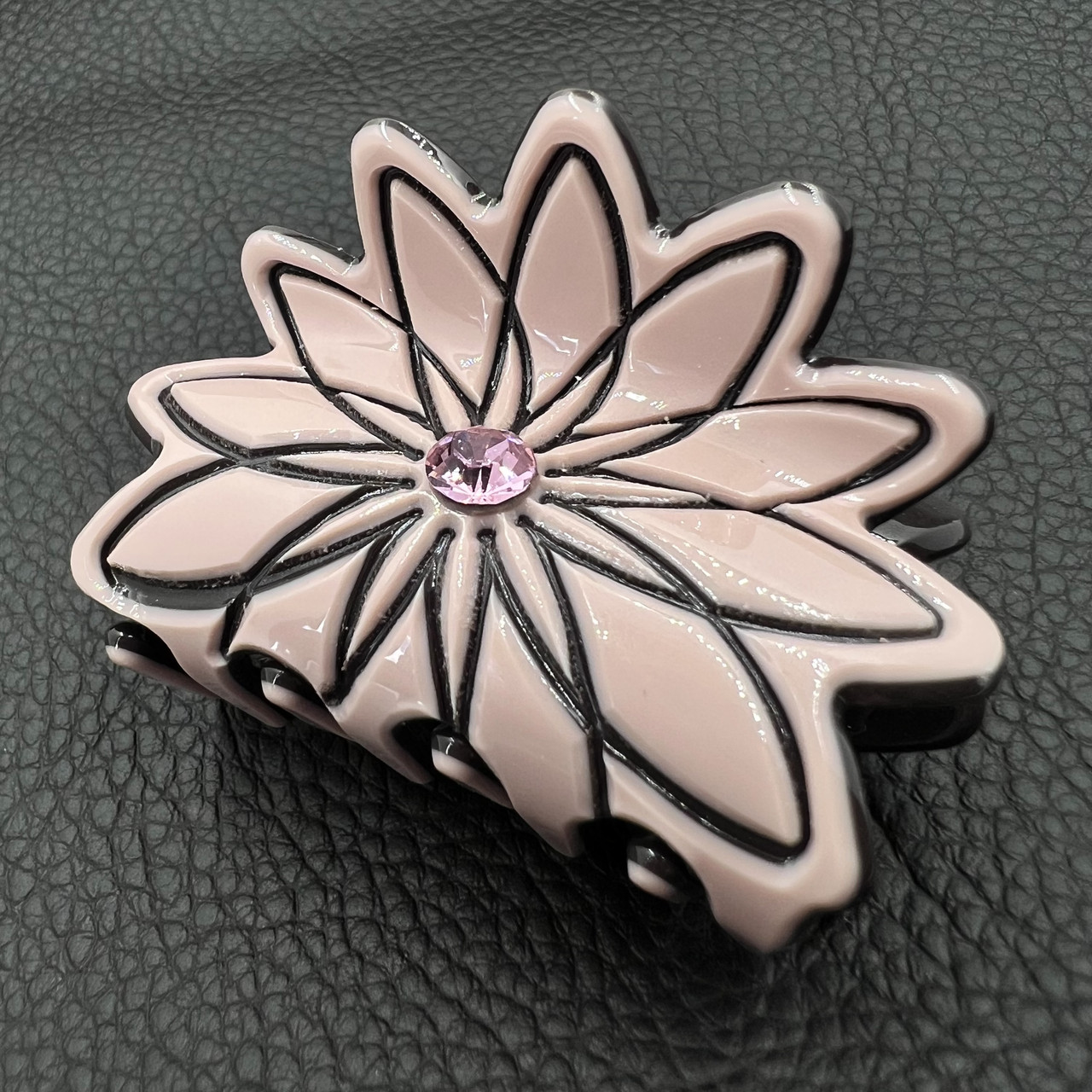 Краб для волосся міцний французький пластик квіточок пудрого кольору зі стразиком довжина 5.5 см висота 3.5 см