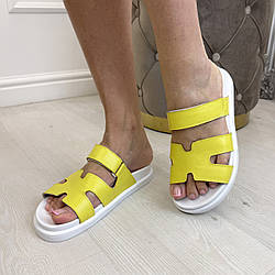 Шльопанці жіночі шкіряні на липучці. Колір жовтий