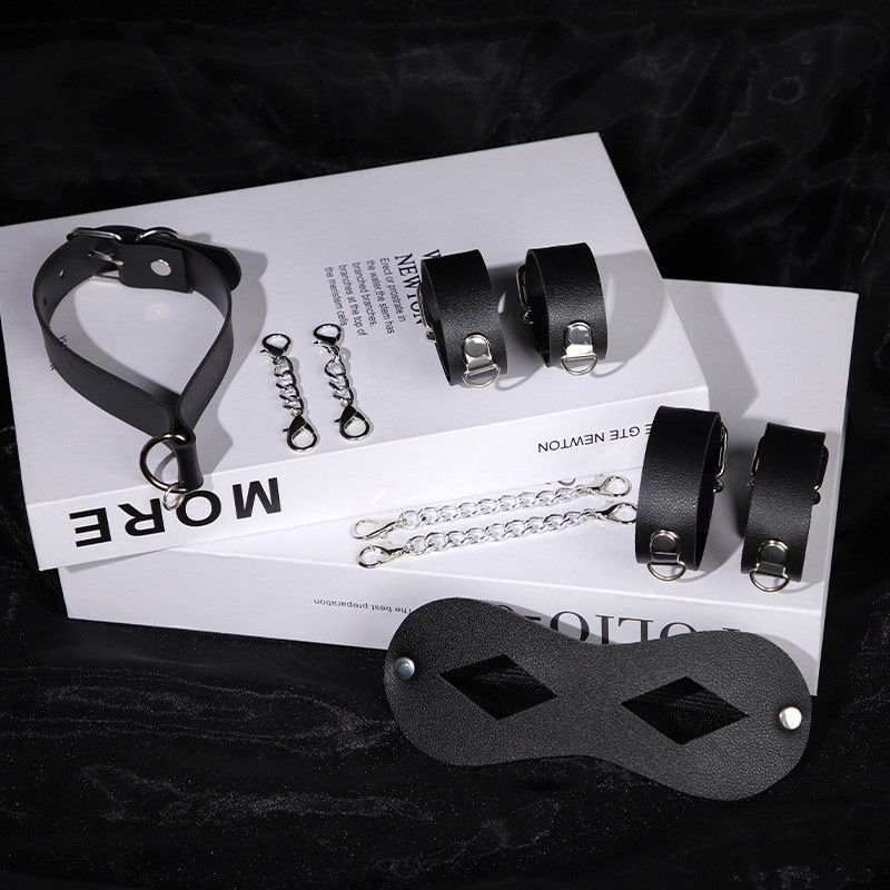 Комплектація БДСМ аксесуара ведмедик у бондажі