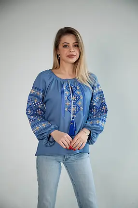 ΠΡΠ½ΠΎΡΠ° Π²ΠΈΡΠΈΠ²Π°Π½ΠΊΠ° Π½Π΅Π±Π΅ΡΠ½ΠΎ-Π±Π»Π°ΠΊΠΈΡΠ½ΠΎΠ³ΠΎ ΠΊΠΎΠ»ΡΠΎΡΡ Π· Π³Π΅ΠΎΠΌΠ΅ΡΡΠΈΡΠ½ΠΈΠΌ ΠΎΡΠ½Π°ΠΌΠ΅Π½ΡΠΎΠΌ Ρ ΡΠΈΠ½ΡΠΌΠΈ ΠΊΠΈΡΠΈΡΡΠΌΠΈ, ΡΠΎΡΠΎ 2