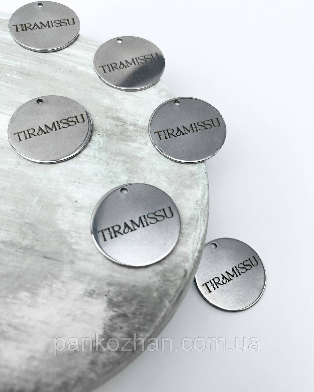 Металева бірка пришивна коло 2 см з одним отвором срібло, фото 1