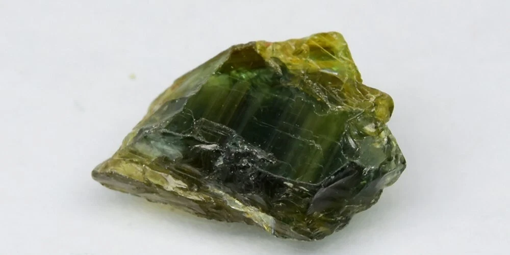 2.26 кт Природний зелений сапфір без скла, без нагрівання