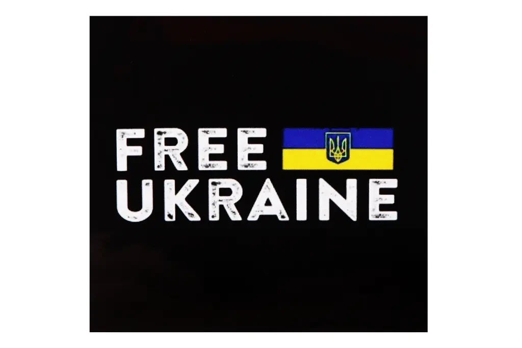 Наклейка Прапор України з гербом Free Ukraine чорний фон 20*20см, фото 1