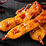 Смажені кальмарчики у спеціях на шпажці 18 грам Китай, фото 5