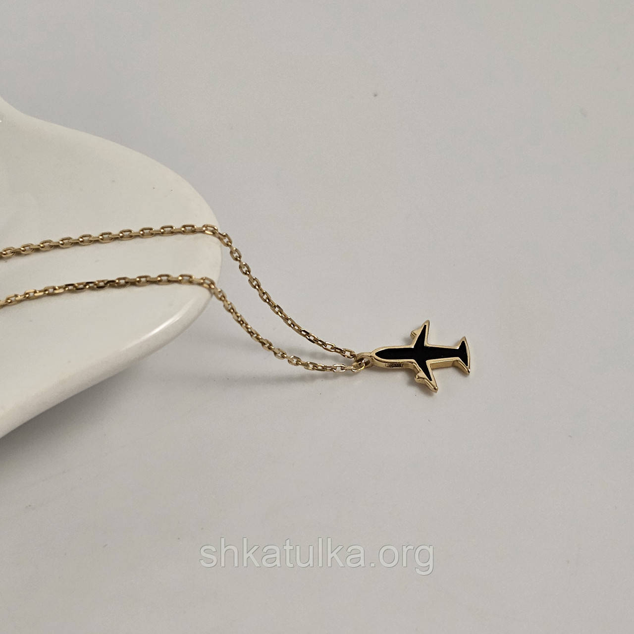 Кольє золоте тонкий ланцюжок з підвіскою літачком і чорною емаллю