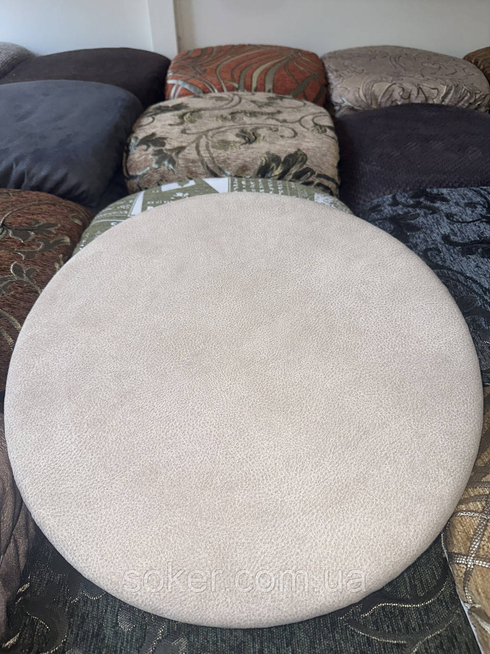 Чохли на круглі стільці